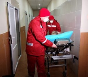 Перевезення лежачих хворих по Києву і області дешево.